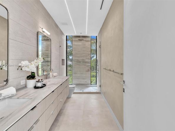 4504 Sheridan Ave, Miami Beach FL 33140