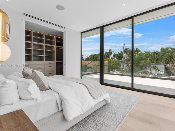 4504 Sheridan Ave, Miami Beach FL 33140