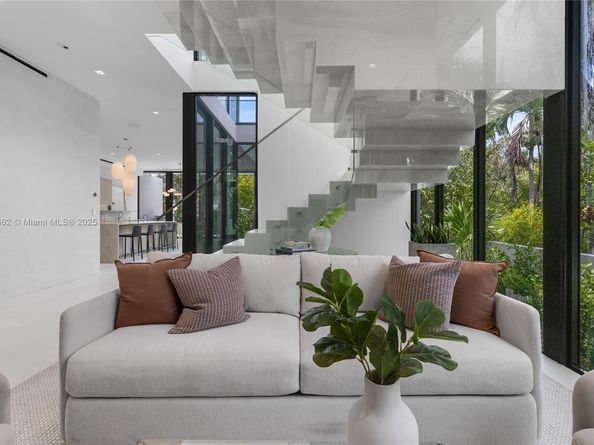 4504 Sheridan Ave, Miami Beach FL 33140