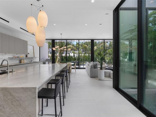 4504 Sheridan Ave, Miami Beach FL 33140