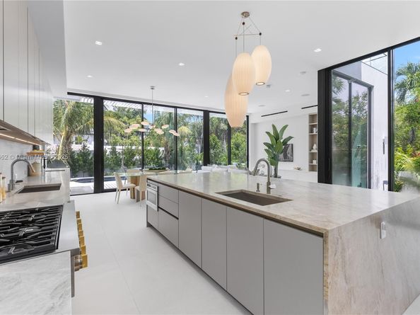 4504 Sheridan Ave, Miami Beach FL 33140