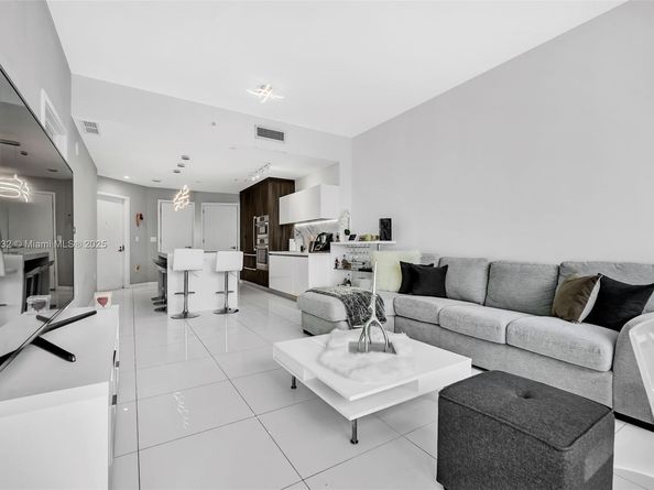 851 NE 1st Ave 806, Miami FL 33132