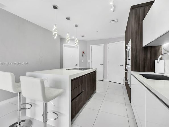 851 NE 1st Ave 806, Miami FL 33132