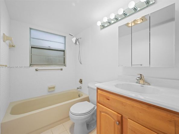 45 Islewood B 45, Deerfield Beach FL 33442