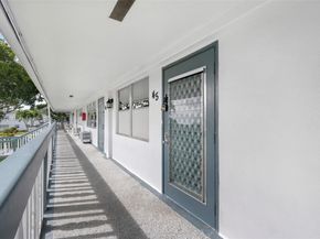 45 Islewood B 45, Deerfield Beach FL 33442