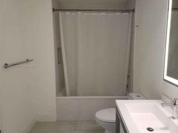 2000 Metropica Way 1607, Sunrise FL 33323