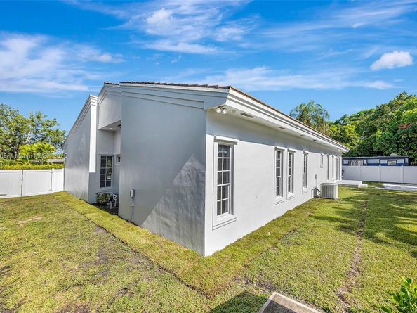 6841 SW 71st Ave, Miami FL 33143