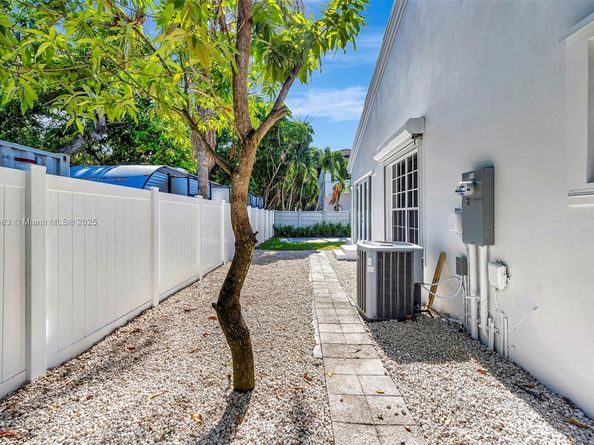 6841 SW 71st Ave, Miami FL 33143