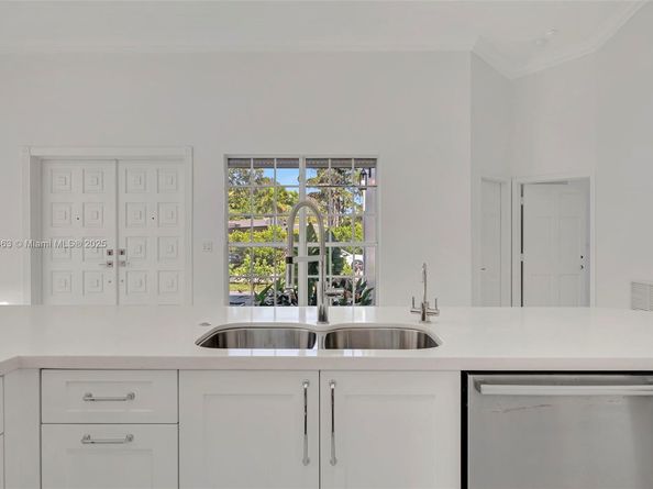 6841 SW 71st Ave, Miami FL 33143