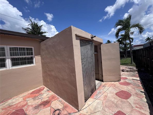 7491 Fillmore St, Hollywood FL 33024