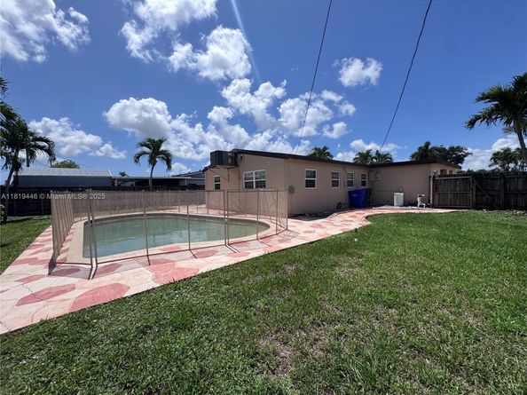 7491 Fillmore St, Hollywood FL 33024