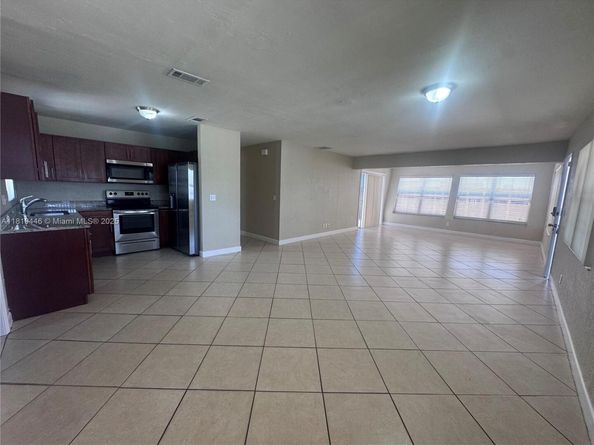 7491 Fillmore St, Hollywood FL 33024