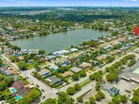 21321 NE 25th Ct, Miami FL 33180