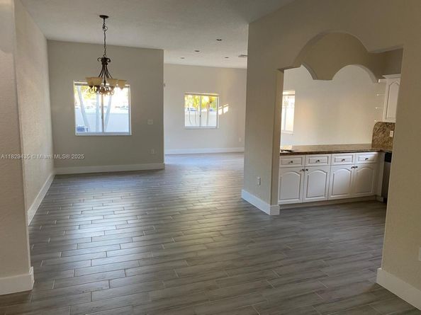 5521 SW 158th Ct, Miami FL 33185