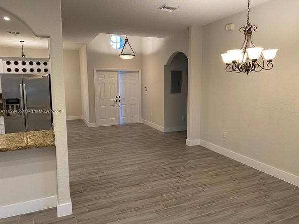 5521 SW 158th Ct, Miami FL 33185