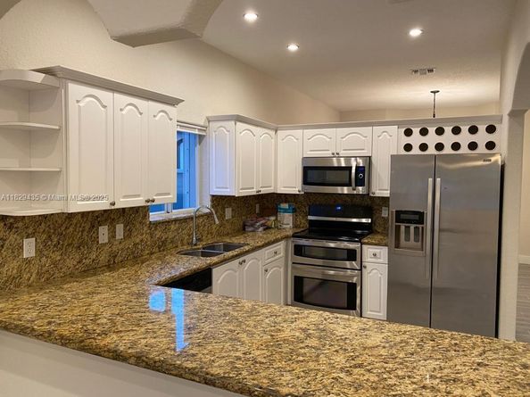 5521 SW 158th Ct, Miami FL 33185