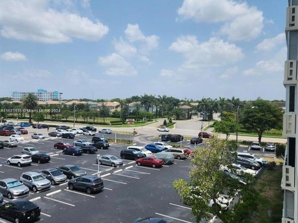 4330 Hillcrest Dr 414, Hollywood FL 33021