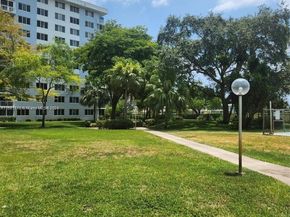 4330 Hillcrest Dr 414, Hollywood FL 33021