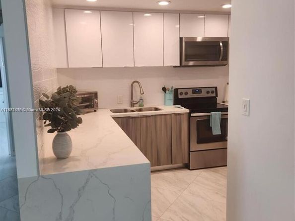 4330 Hillcrest Dr 414, Hollywood FL 33021