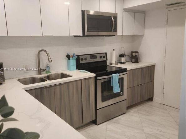 4330 Hillcrest Dr 414, Hollywood FL 33021