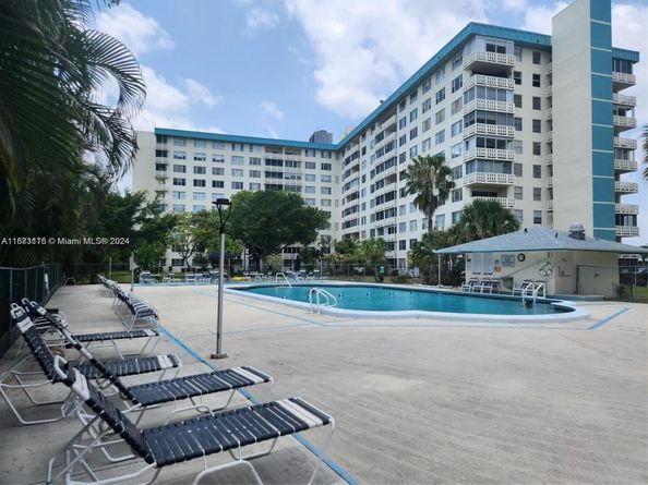 4330 Hillcrest Dr 414, Hollywood FL 33021