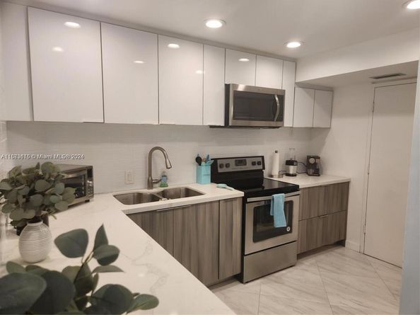 4330 Hillcrest Dr 414, Hollywood FL 33021