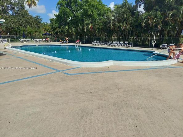 4330 Hillcrest Dr 414, Hollywood FL 33021