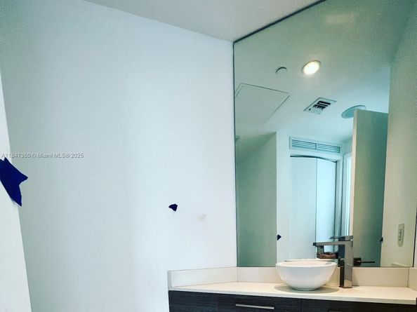 650 NE 32nd St 3508, Miami FL 33137