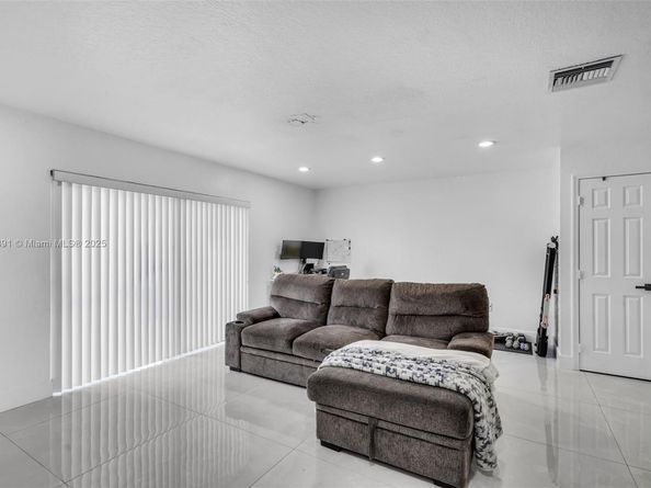 6306 Moseley St 1, Hollywood FL 33024