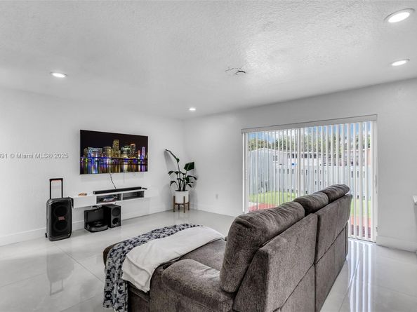 6306 Moseley St 1, Hollywood FL 33024