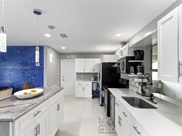 8517 NW 57th Ct, Tamarac FL 33321