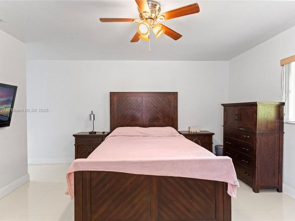 8517 NW 57th Ct, Tamarac FL 33321