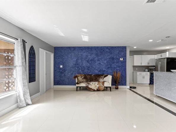 8517 NW 57th Ct, Tamarac FL 33321
