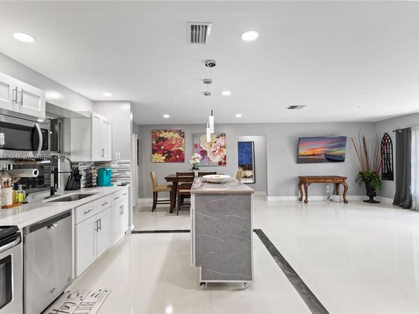 8517 NW 57th Ct, Tamarac FL 33321