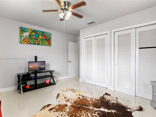 8517 NW 57th Ct, Tamarac FL 33321