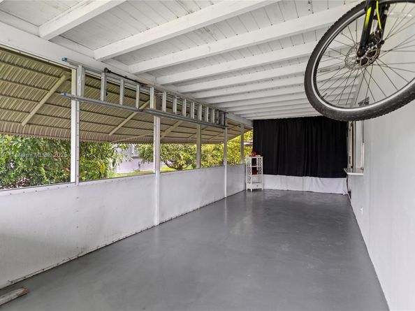 8517 NW 57th Ct, Tamarac FL 33321