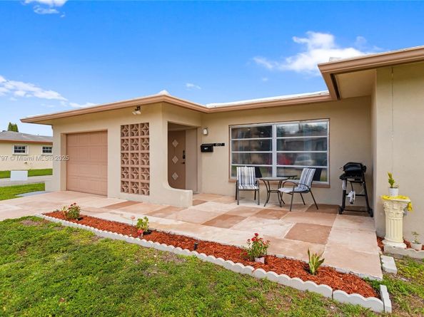 8517 NW 57th Ct, Tamarac FL 33321