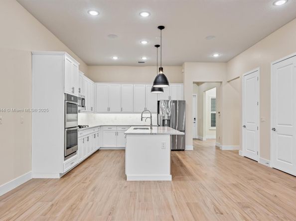 7467 S Blue Spring Dr, Parkland FL 33067