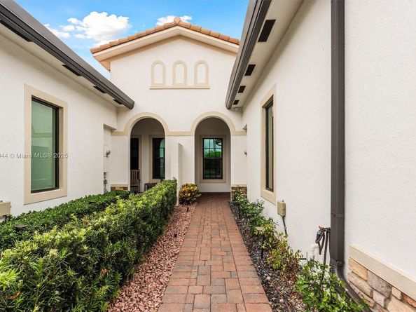 7467 S Blue Spring Dr, Parkland FL 33067
