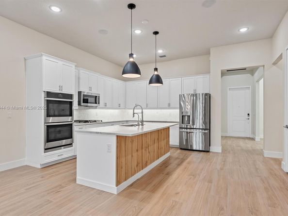 7467 S Blue Spring Dr, Parkland FL 33067