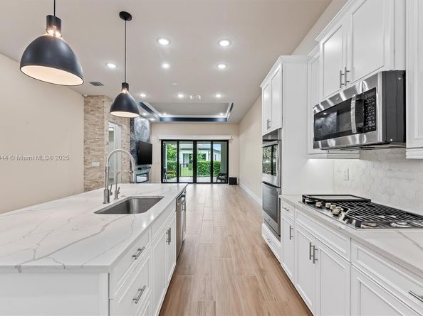 7467 S Blue Spring Dr, Parkland FL 33067