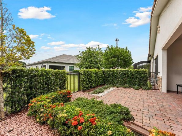 7467 S Blue Spring Dr, Parkland FL 33067