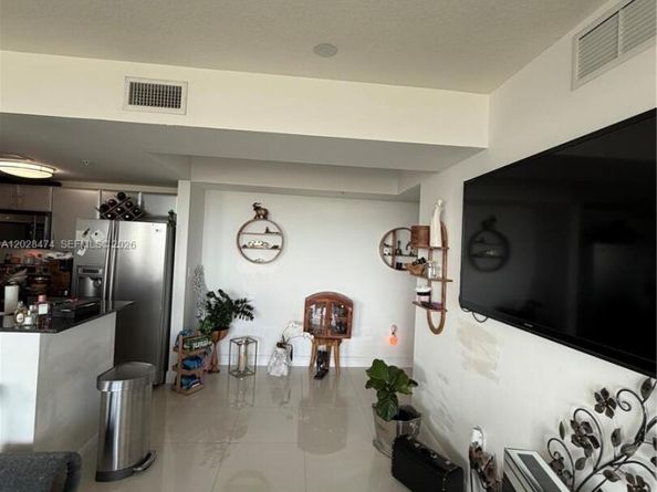 1871 NW S River Dr 1502, Miami FL 33125