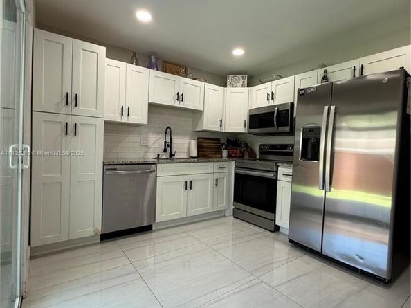 11058 NW 38th St, Sunrise FL 33351