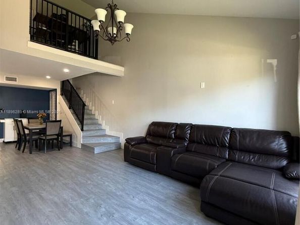 11058 NW 38th St, Sunrise FL 33351