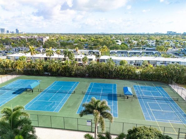2500 Parkview Dr 1502, Hallandale Beach FL 33009