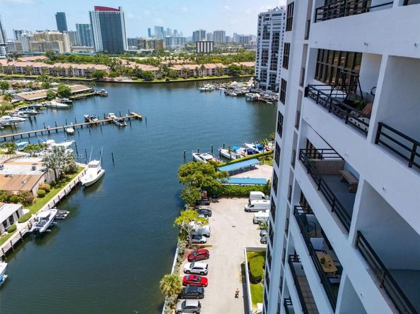2500 Parkview Dr 1502, Hallandale Beach FL 33009