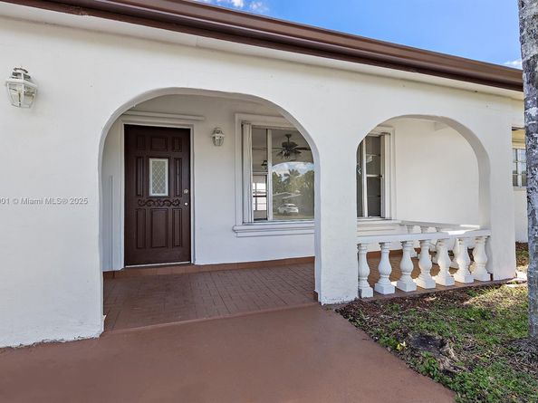 2601 Acapulco Dr, Miramar FL 33023