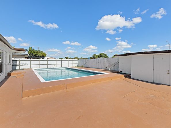 2601 Acapulco Dr, Miramar FL 33023