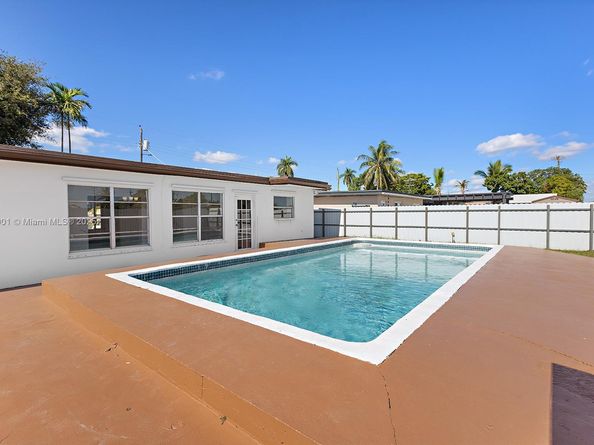 2601 Acapulco Dr, Miramar FL 33023